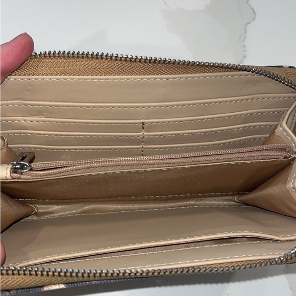 Womens Not Used Leopard Print Vintage Guess Wallet - Picture 5 of 11